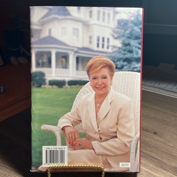 🦄 On The Street Where You Live by Mary Higgins Clark - Picture 2 of 6